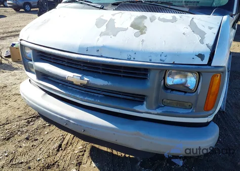 2001 Chevrolet Express from USA, damaged, VIN 1GCGG25R511245952